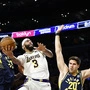 Die Lakers um Anthony Davis (m.) stellten einen Saisonrekord auf | Die Lakers um Anthony Davis (m.) stellten einen Saisonrekord auf