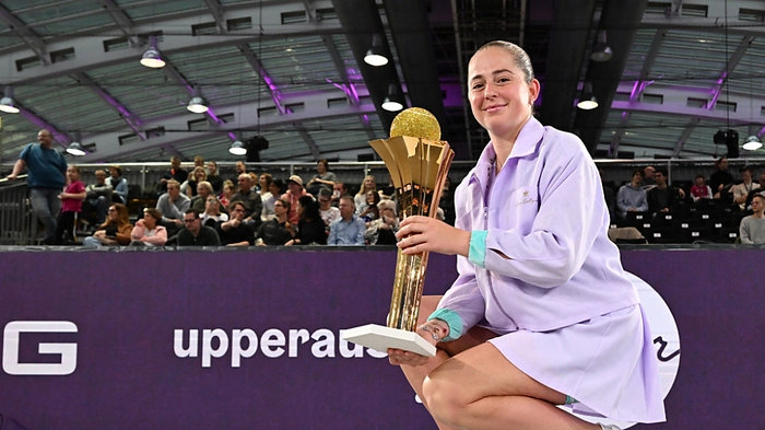 Jelena Ostapenko mit dem Lohn für ihre erfolgreiche Arbeit | Jelena Ostapenko mit dem Lohn für ihre erfolgreiche Arbeit