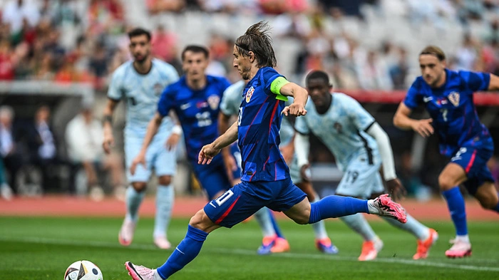 Modric ließ sich die Chance vom Elfmeterpunkt nicht entgehen | Modric ließ sich die Chance vom Elfmeterpunkt nicht entgehen
