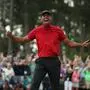 Tiger Woods beim Triumph der Masters in Augusta im Jahr 2019 – das rote Polo am Finaltag wurde zu seinem Markenzeichen