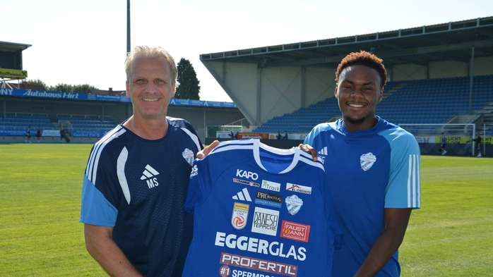 Markus Schopp mit Neuzugang Chilohem Onuoha