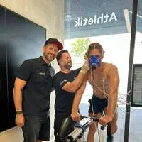 Sportdirektor Philipp Pinter mit Sportwissenschafter Stefan Rinnerhofer und Kilian Zündel