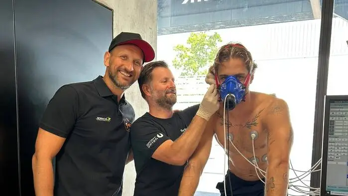 Sportdirektor Philipp Pinter mit Sportwissenschafter Stefan Rinnerhofer und Kilian Zündel