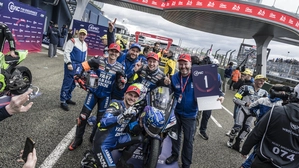 Die YART-Piloten Marvin Fritz, Jason O’Halloran und Karel Hanika mit Teammanager Manfred Kainz (rechts)