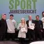 (c) 2024 - Praesentation Sportjahresbericht 2023. - Bild zeigt: Landessportdirektor Arno Arthofer, Kevin Boeck, Anna Stoss, LH Peter Kaiser, Markus Salcher.