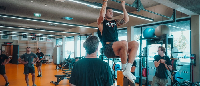 Paul Huber lässt nicht nur auf dem Eis die Muskeln spielen. Er gibt auch bei den Tests immer alles