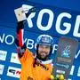 ROGLA,SLOVENIA,25.JAN.24 - SNOWBOARD - FIS World Cup, parallel giant slalom. Image shows the rejoicing of Benjamin Karl (AUT). Keywords: trophy. Photo: GEPA pictures/ Matic Klansek