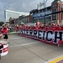 Der Fanmarsch startete vor dem Choctaw Stadium 