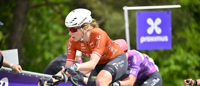 Carina Schrempf bleibt noch zwei Jahre auf der World Tour