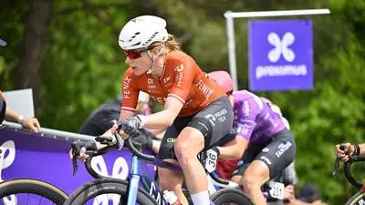 Carina Schrempf bleibt noch zwei Jahre auf der World Tour