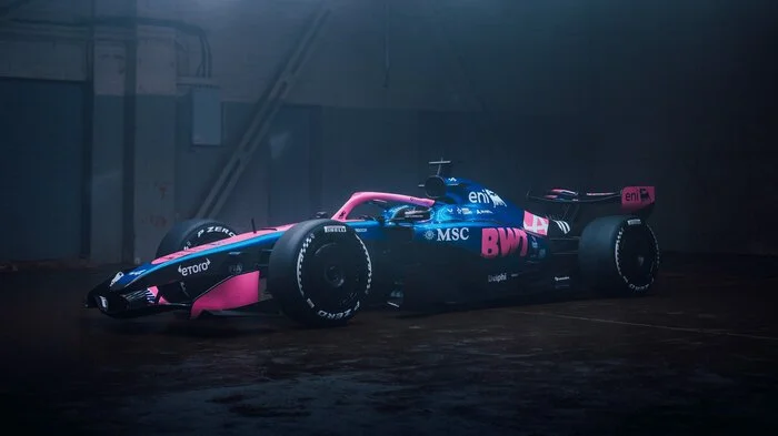 Team: Alpine. Fahrer: Pierre Gasly und Franco Colapinto.