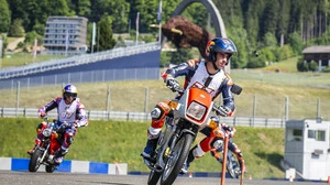 Pedro Acosta auf ungewohntem Fahrzeug: Ein Vorgeschmack auf den „MopedGP“