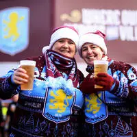 In den englischen Stadien soll es schon bald wieder Bier auch im Stadion geben und nicht nur davor