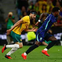 Jacob Italiano (links) hatte mit Vinicius Jr. alle Hände voll zu tun