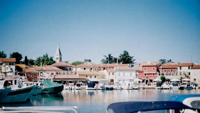 Der Hafen von Novigrad als Analogfoto festgehalten