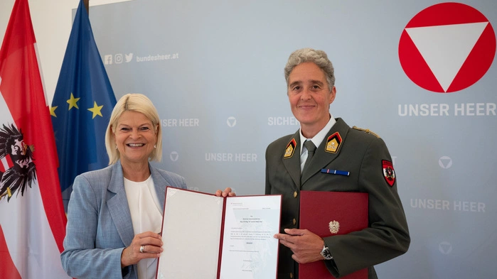 Ministerin Klaudia Tanner beförderte Karoline Resch zum Brigadier und betraute sie mit der Leitung der Abteilung Operative Einsatzplanung in der Direktion 1 