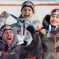 Das alpine Snowboard-Medaillen-Quartett: Benjamin Karl, Sabine Payer, Alessandro Hämmerle und Jakob Dusek (von links)
