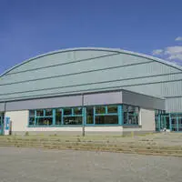 Der „Wellblechpalast“ ist das, was sein Name sagt: Eine Sporthalle mit Wellblech-Dach.