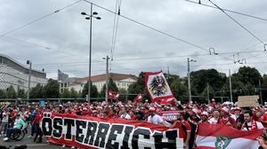 Österreichs Fans mit dem Marsch durch Leipzig