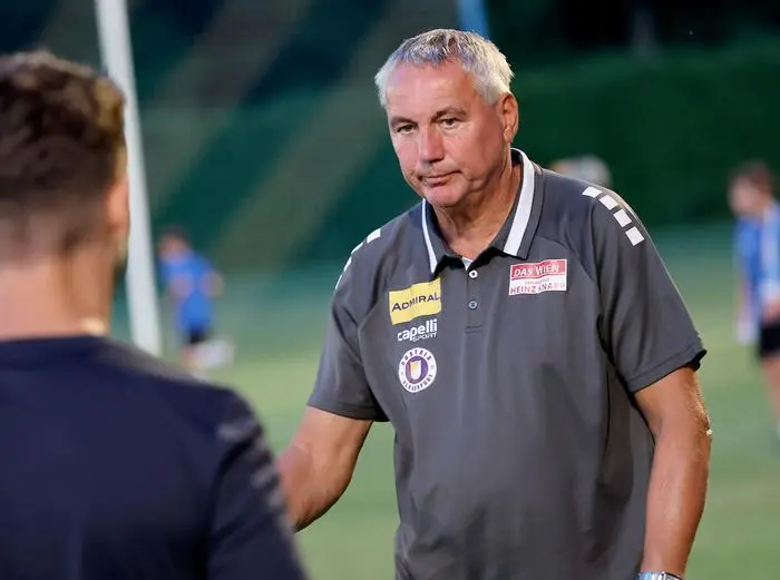 GLOGGNITZ,AUSTRIA,26.JUL.24 - SOCCER - UNIQA OEFB Cup, SV Gloggnitz vs SK Austria Klagenfurt. Image shows head coach Peter Pacult (A.Klagenfurt). Photo: GEPA pictures/ Hans Oberlaender