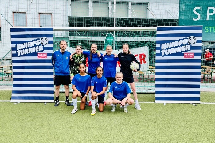 Soccerdonna: Bernhard Eisner, Laura Pölzl, Hannah Wendler, Hanna Dielacher, Sophia Eisner (h.v.l.). Aurora Liepold, Kathi Liepold, Hannah Eisner (v.v.l.)