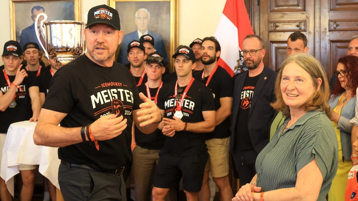 Die Helden zu Gast bei Bürgermeisterin Elke Kahr im Rathaus. Klicken Sie sich durch die besten Bilder der Meisterfeier der Graz 99ers... 