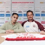 GAK-Neuzugang Ismaël Guerti und Sportdirektor Tino Wawra