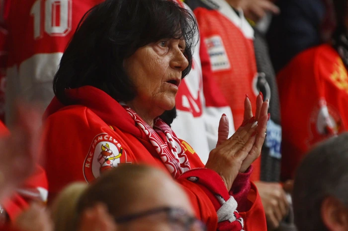 fans   ( ec- kac gegen HC PUSTERTAL WÖLFE ) ice hockey saison 2023/2024, eishockey österreich, playoffs, spiel 2, halbfinale