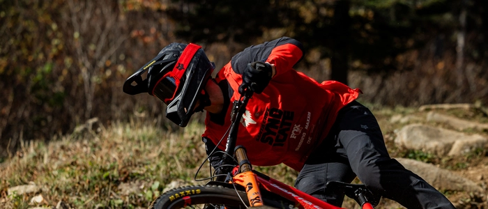 Andreas Kolb auf der „V10“ aus der kalifornischen Bike-Schmiede „Santa Cruz“