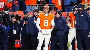 Jarrett Stidham ist meist nur in der Zuschauerrolle