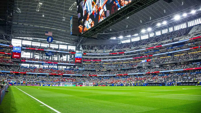 22.06.2026, DALLAS, PILKA NOZNA FOOTBALL, FIFA World Cup, WM, Weltmeisterschaft, Fussball 2026, MECZ ARGENTYNA - AUSTRIA ARGENTINA - AUSTRIA NZ dallas stadium at&t stadium flag us flag FOTO LUKASZ SKWIOT / CYFRASPORT / NEWSPIX.PL --- Newspix.pl POLAND OUT PUBLICATIONxNOTxINxPOL 20260622CSLS00005
