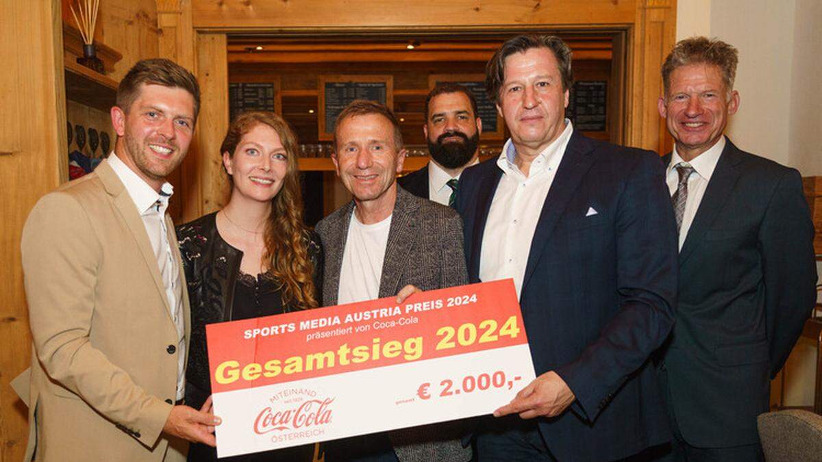 Sebastian Gugg (Coca Cola), Silvana Strieder (ehem. Kurier), Klaus Mitterdorfer (ÖFB-Präsident), Clemens Zavarsky (ballesterer), Michael Schuen (SMA-Präsident & Kleine-Sportchef) und Günther Iby (Fotograf, v. l.)