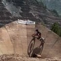 Valentino Hutter vor der eindrucksvollen Kulisse des Erzbergs