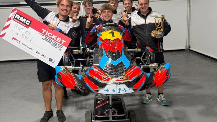 Luca Schlegl mit seinem Team