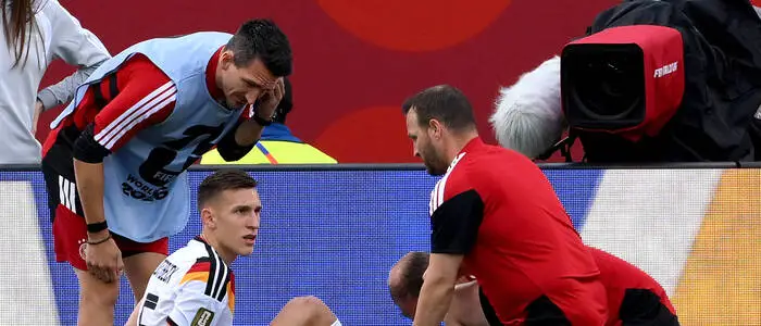 Für Deutschlands Nico Schlotterbeck ist die WM schon wieder vorbei