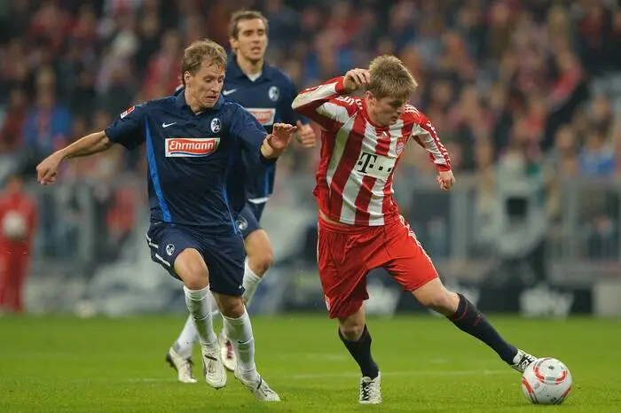 Ab der Saison 2010/2011 war Kroos aus der Startformation der Bayern nicht mehr wegzudenken. Gegen Freiburg erzielte er seinen ersten Treffer für die Münchner