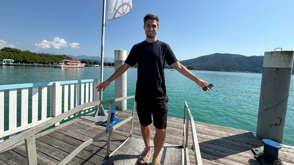 Thorsten Mahrer am Wörthersee | Austria-Kapitän Thorsten Mahrer auf dem Steg der Villa Lido. Privat ist er mit Freundin Lieve und Hund Ludwig glücklich.