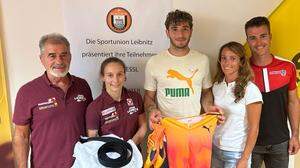 Judoka Katharina Tanzer und Hürdensprinter Enzo Diessl mit ihren Trainern Hubert Rohrauer (ganz links), Beate Hochwimmer und Christoph Ranz (rechts)