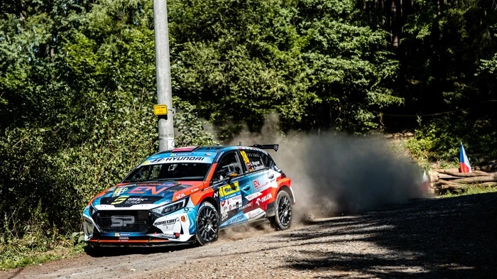 Simon Wagner in seinem Hyundai 