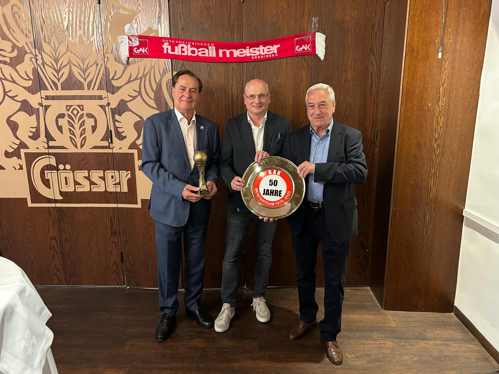 Feierten mit den Teamkollegen von einst 50 Jahre Titel in Liga zwei: Rudi Roth, Wolfgang Bartosch, Walter Koleznik 