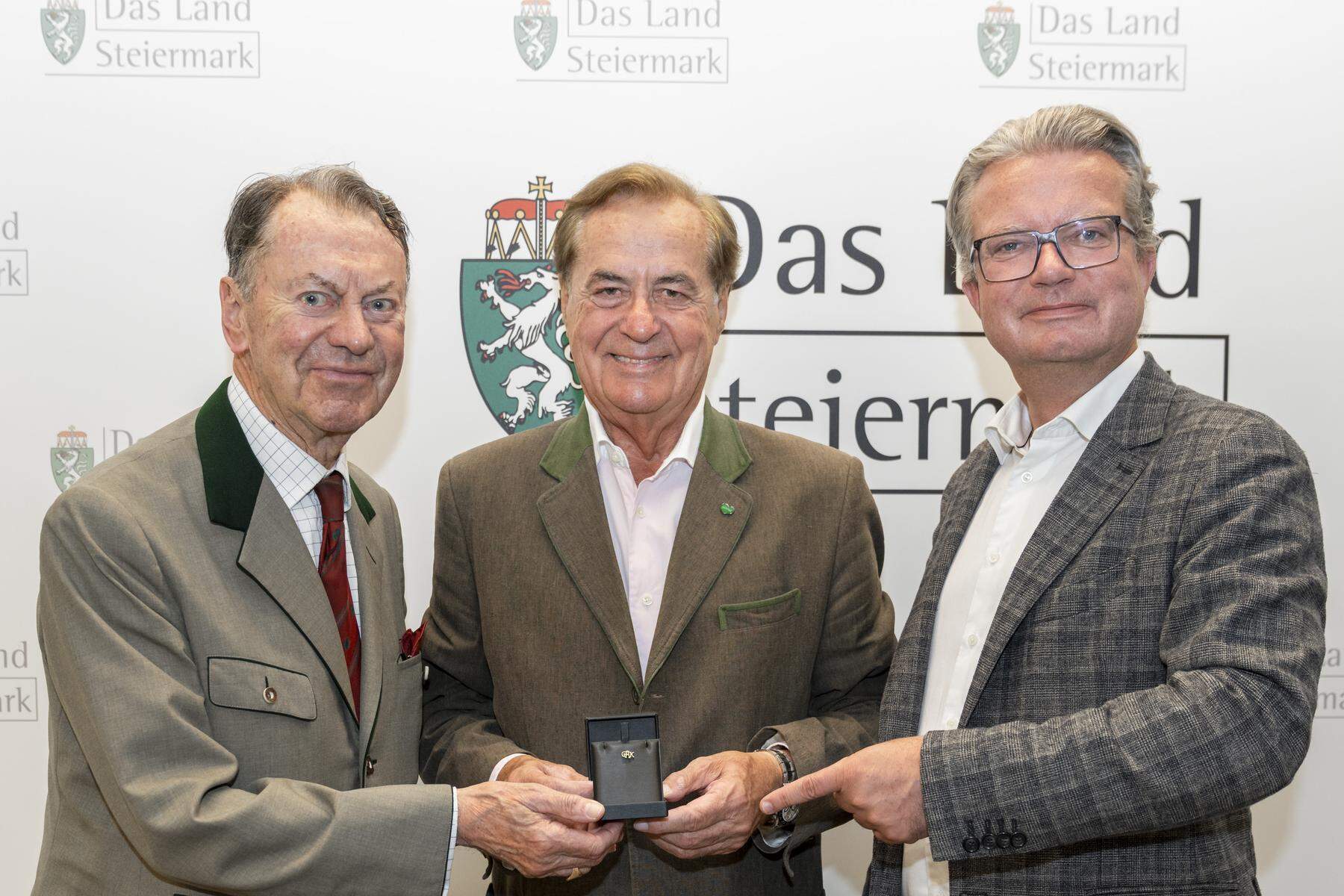 Goldene Ehrennadel : Ex-Präsident Rudi Roth und die Geschichte einer besonderen Auszeichnung