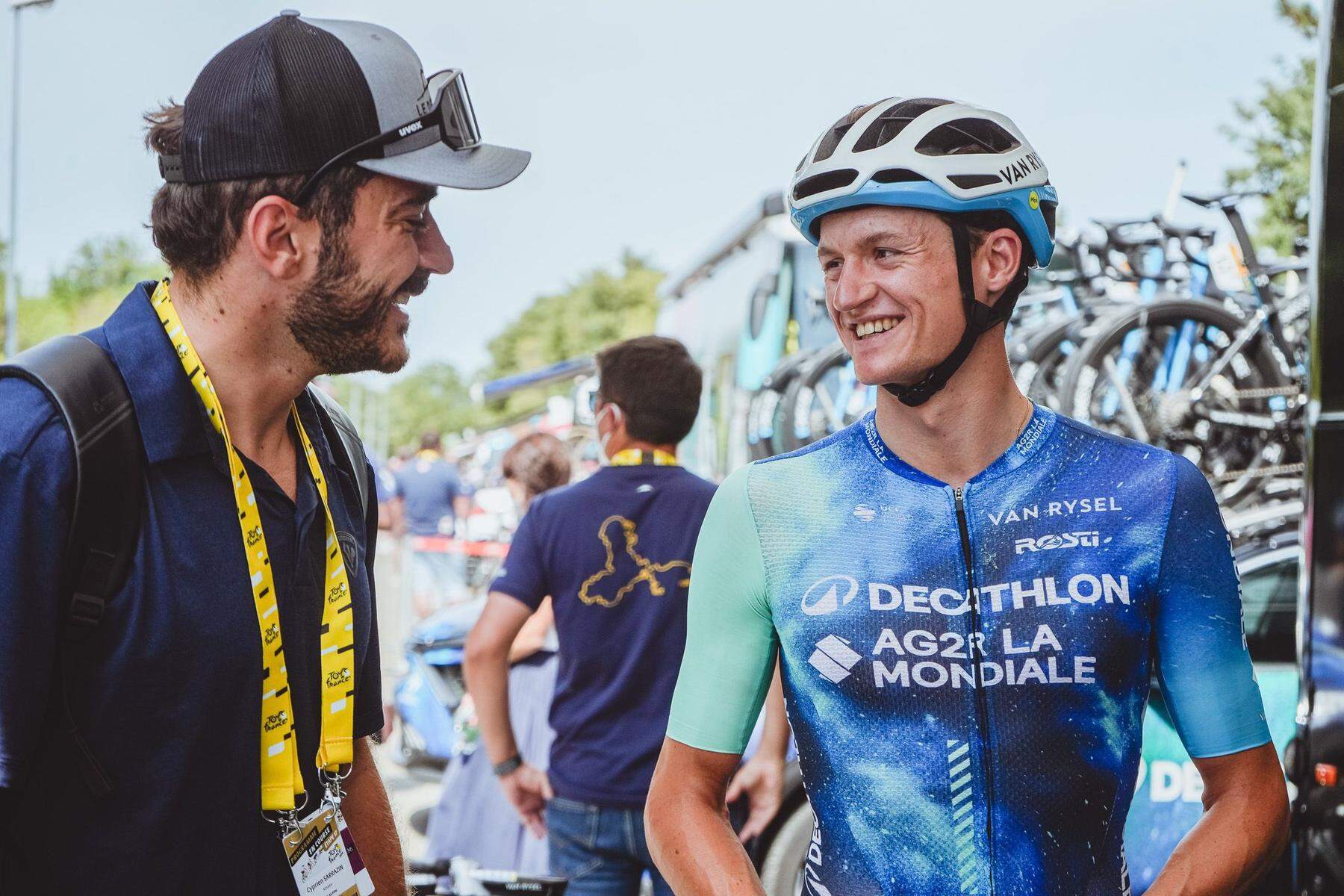 Radsport: Richard Carapaz siegte und Kitzbühel-Star Cyprien Sarrazin besuchte Felix Gall 