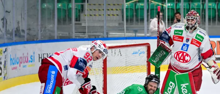 Sebastian Dahm musste in der 17. Minute verletzt vom Eis