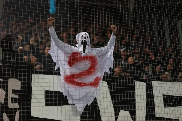 GRAZ,AUSTRIA,19.OCT.24 - SOCCER - ADMIRAL Bundesliga, SK Sturm Graz vs Grazer AK 1902. Image shows a fan of Sturm with a ghost costume. Photo: GEPA pictures/ Chris Bauer