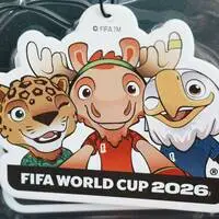 Die Fußball-WM kann beginnen, das denken auch die Maskottchen Zayu, Maple und Clutch
