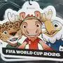 Die Fußball-WM kann beginnen, das denken auch die Maskottchen Zayu, Maple und Clutch