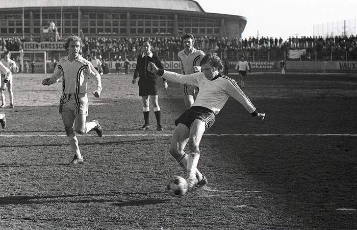 Kurt Stendal 1976 im Viertelfinal-Hinspiel des Europapokals der Pokalsieger gegen Frankfurt im Liebenauer Stadion