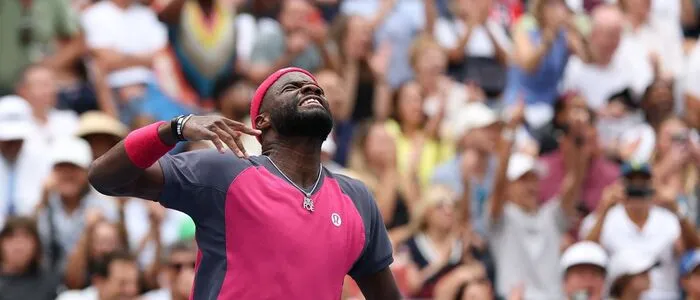 Frances Tiafoe bezwang Daniil Medwedew in drei Sätzen
