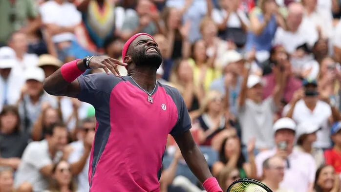 Frances Tiafoe bezwang Daniil Medwedew in drei Sätzen