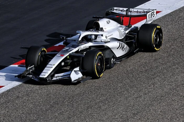 Team: Cadillac. Fahrer: Sergio Pérez und Valtteri Bottas.
